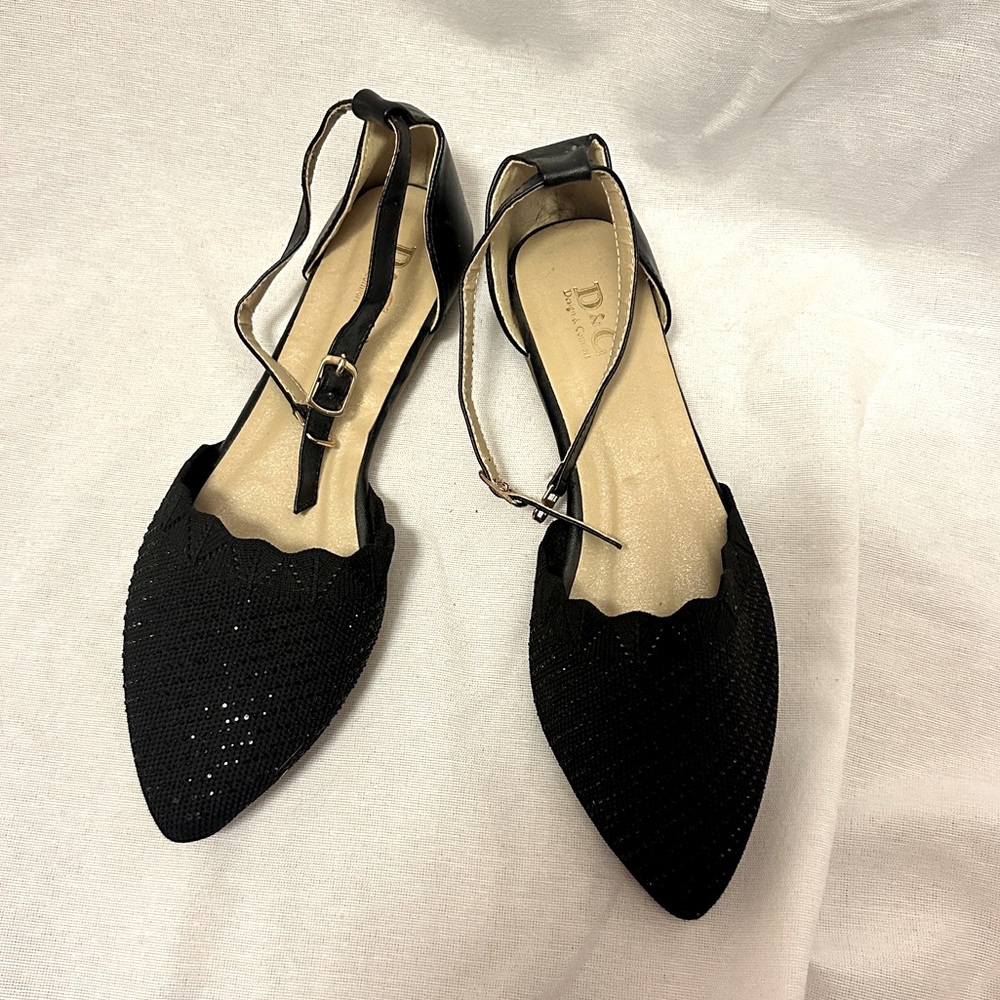 BRAND NEW Design & Comfort Scalloped Flat Size 7